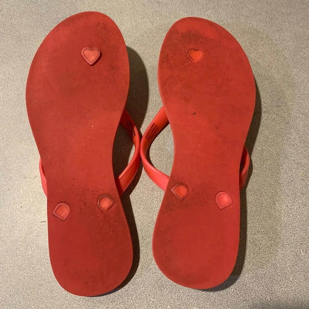 Tahari Coral Thong Rubber Sandals sz 9